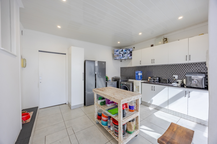 5 Bedroom Property for Sale in Milnerton Central Western Cape